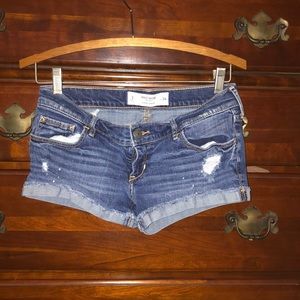 ✨GILLY HICKS Jean shorts, size 2✨